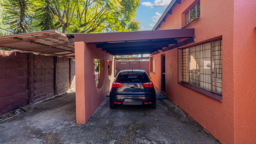 11 Bedroom Property for Sale in Fontainebleau Gauteng