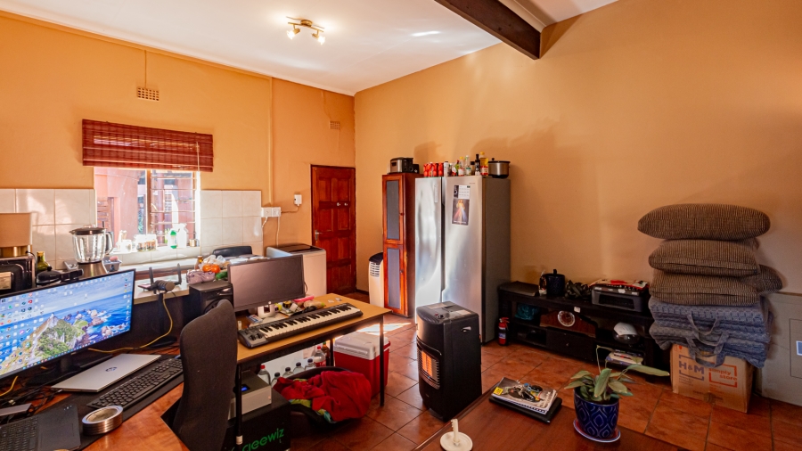 11 Bedroom Property for Sale in Fontainebleau Gauteng