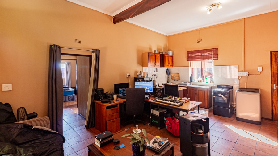 11 Bedroom Property for Sale in Fontainebleau Gauteng