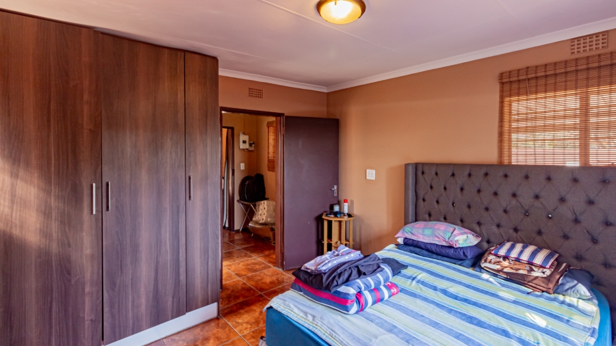 11 Bedroom Property for Sale in Fontainebleau Gauteng