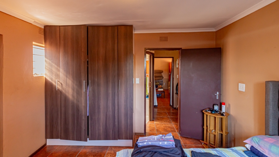 11 Bedroom Property for Sale in Fontainebleau Gauteng