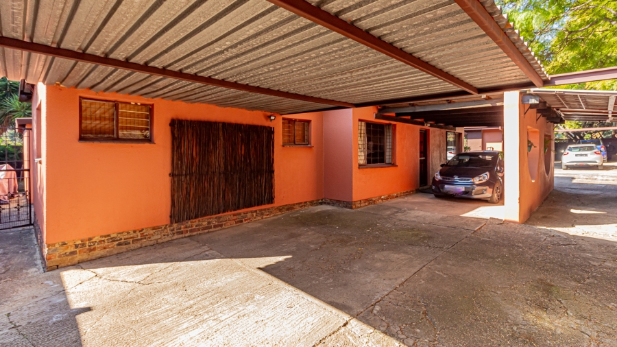11 Bedroom Property for Sale in Fontainebleau Gauteng