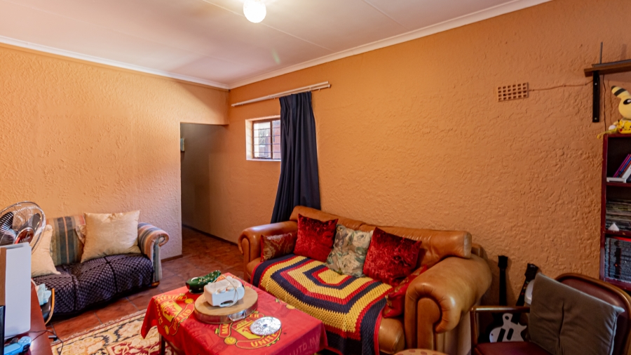 11 Bedroom Property for Sale in Fontainebleau Gauteng