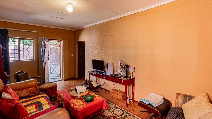 11 Bedroom Property for Sale in Fontainebleau Gauteng