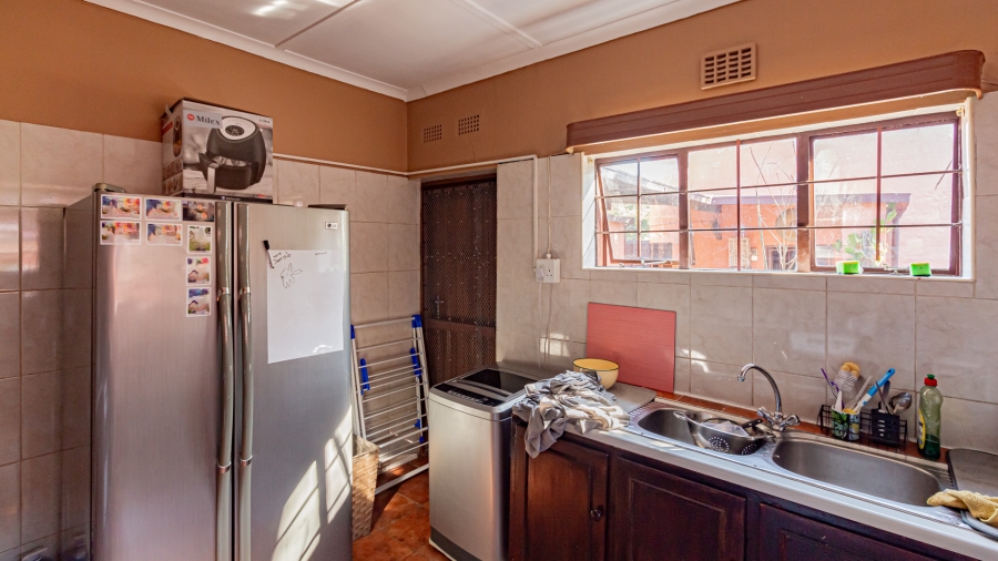 11 Bedroom Property for Sale in Fontainebleau Gauteng