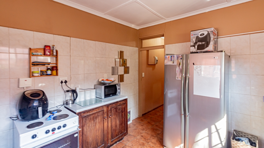 11 Bedroom Property for Sale in Fontainebleau Gauteng