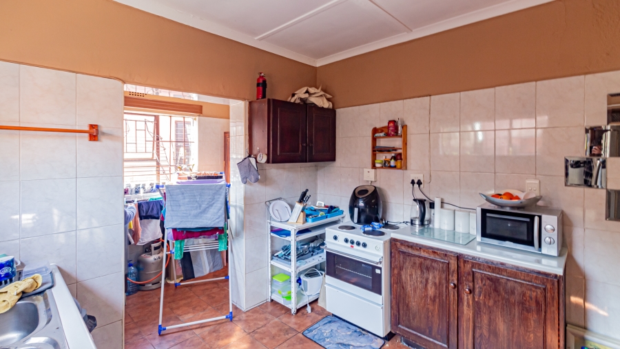 11 Bedroom Property for Sale in Fontainebleau Gauteng