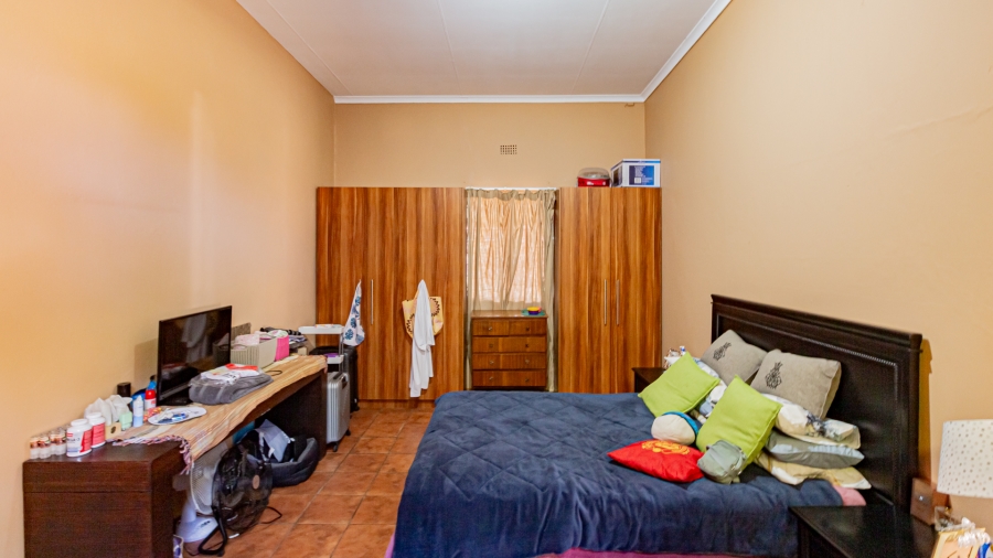 11 Bedroom Property for Sale in Fontainebleau Gauteng