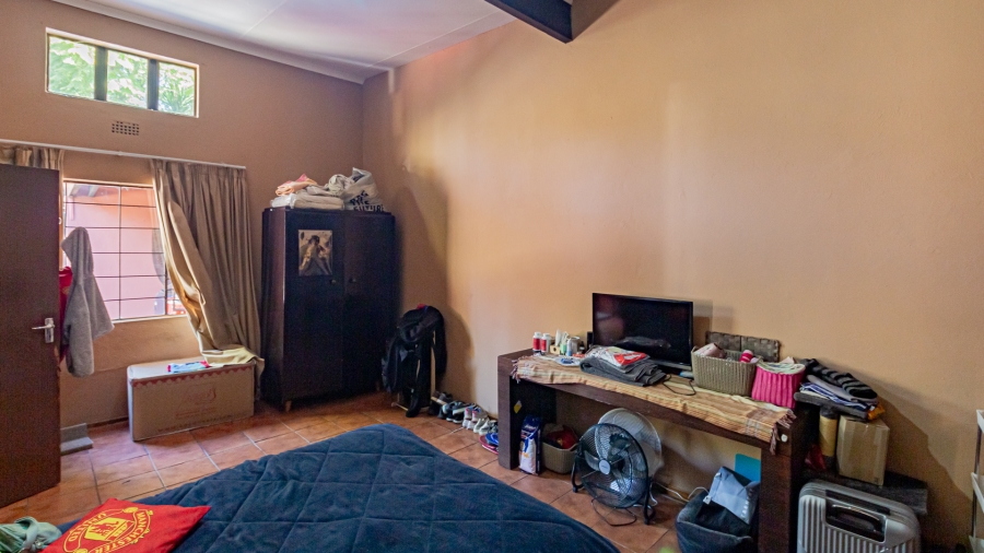 11 Bedroom Property for Sale in Fontainebleau Gauteng