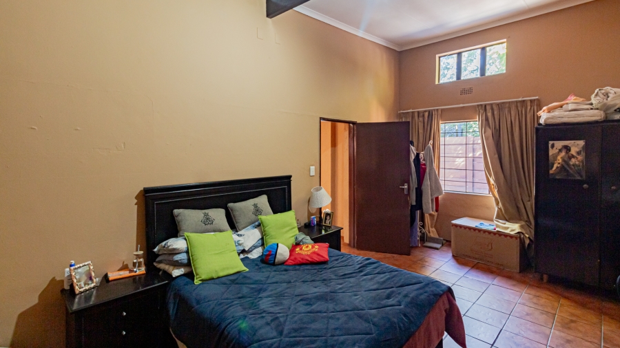 11 Bedroom Property for Sale in Fontainebleau Gauteng
