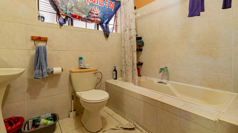 11 Bedroom Property for Sale in Fontainebleau Gauteng