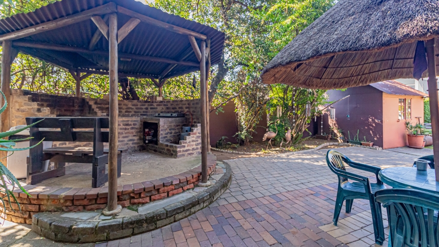 11 Bedroom Property for Sale in Fontainebleau Gauteng