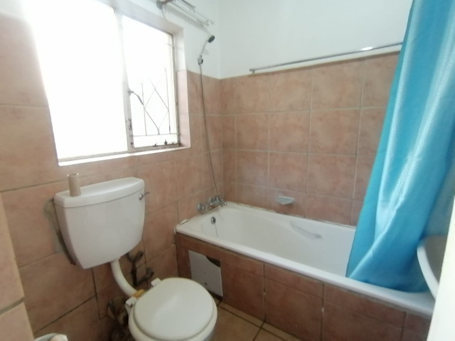 1 Bedroom Property for Sale in Brackendowns Gauteng