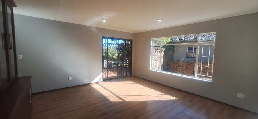 3 Bedroom Property for Sale in Roodekrans Gauteng