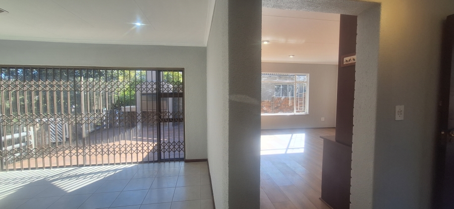 3 Bedroom Property for Sale in Roodekrans Gauteng
