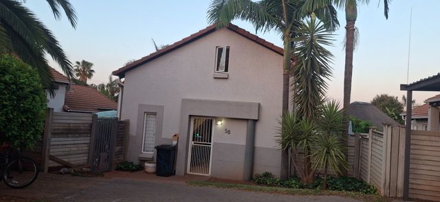 To Let 3 Bedroom Property for Rent in Weltevreden Park Gauteng