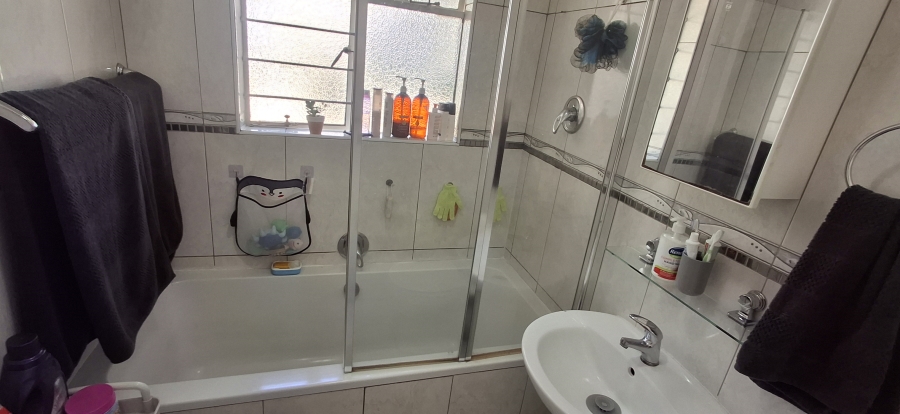 2 Bedroom Property for Sale in Sonneglans Gauteng