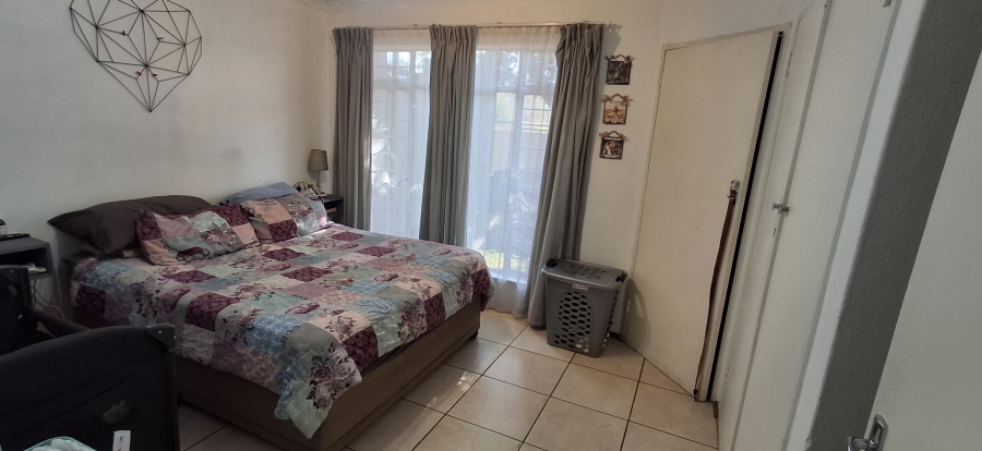 2 Bedroom Property for Sale in Sonneglans Gauteng