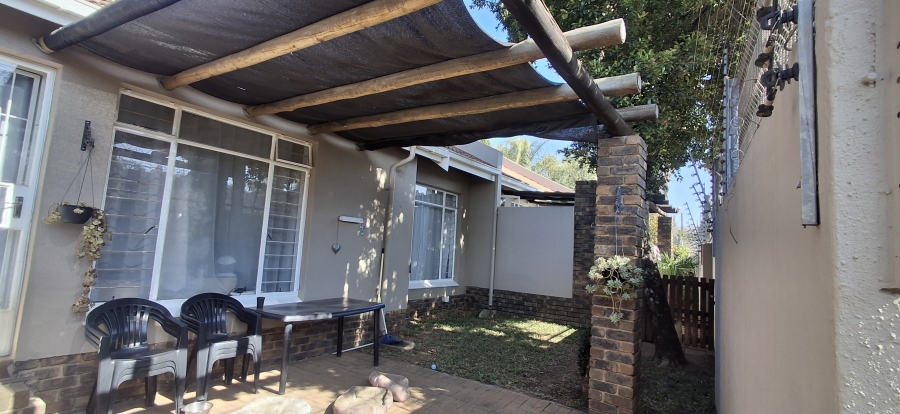 2 Bedroom Property for Sale in Sonneglans Gauteng