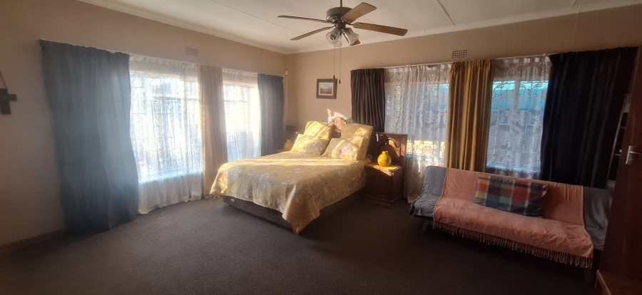 4 Bedroom Property for Sale in Breaunanda Gauteng
