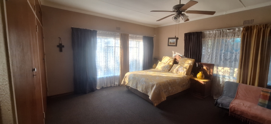 4 Bedroom Property for Sale in Breaunanda Gauteng