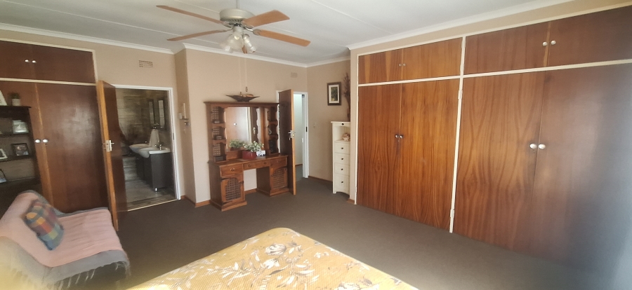4 Bedroom Property for Sale in Breaunanda Gauteng