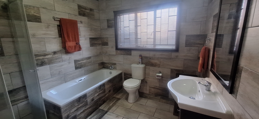 4 Bedroom Property for Sale in Breaunanda Gauteng