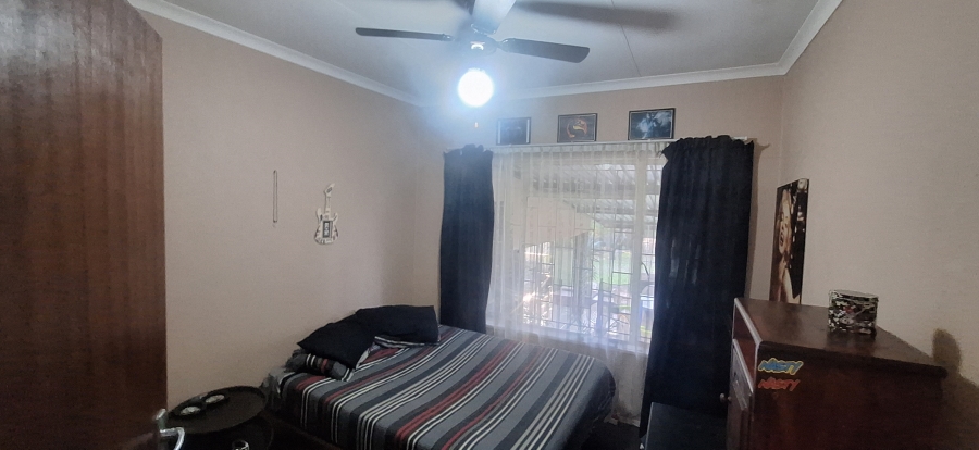 4 Bedroom Property for Sale in Breaunanda Gauteng