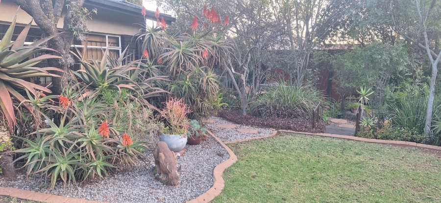 4 Bedroom Property for Sale in Breaunanda Gauteng