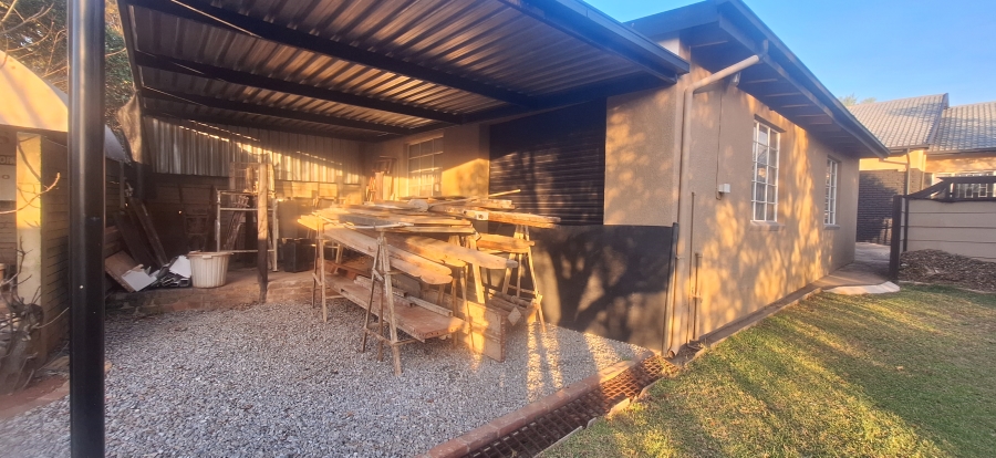 4 Bedroom Property for Sale in Breaunanda Gauteng