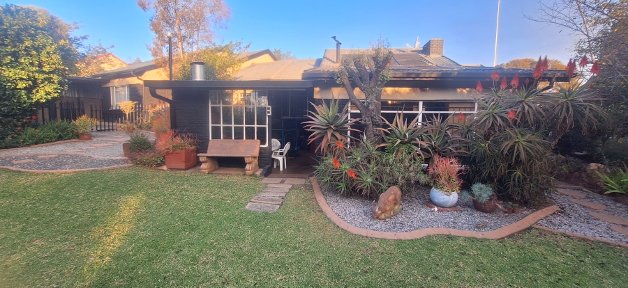 4 Bedroom Property for Sale in Breaunanda Gauteng