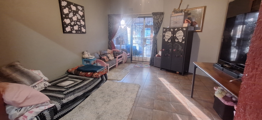 4 Bedroom Property for Sale in Breaunanda Gauteng