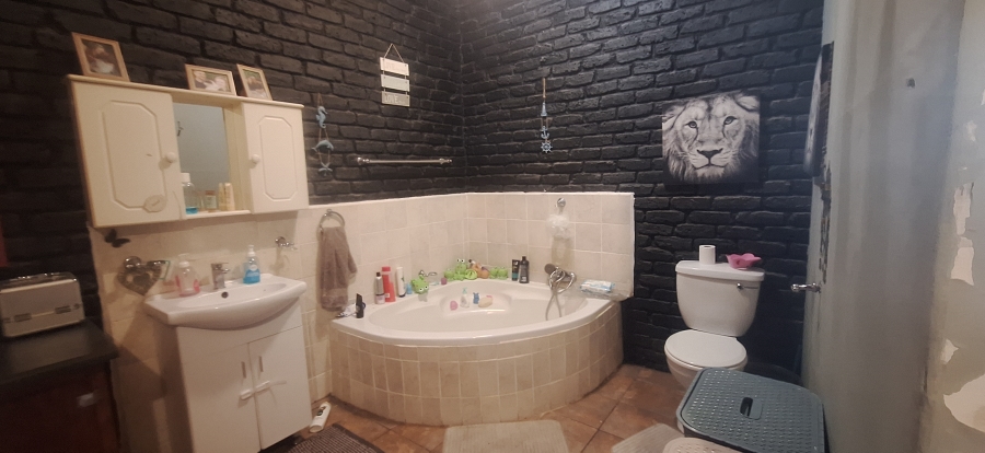 4 Bedroom Property for Sale in Breaunanda Gauteng