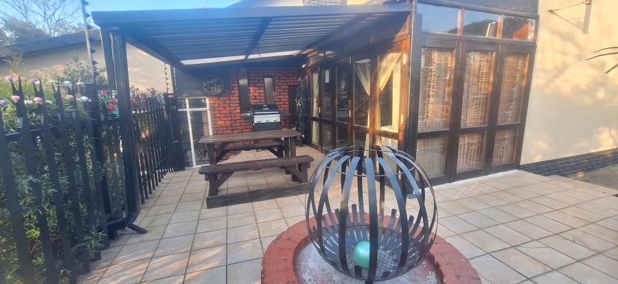 4 Bedroom Property for Sale in Breaunanda Gauteng