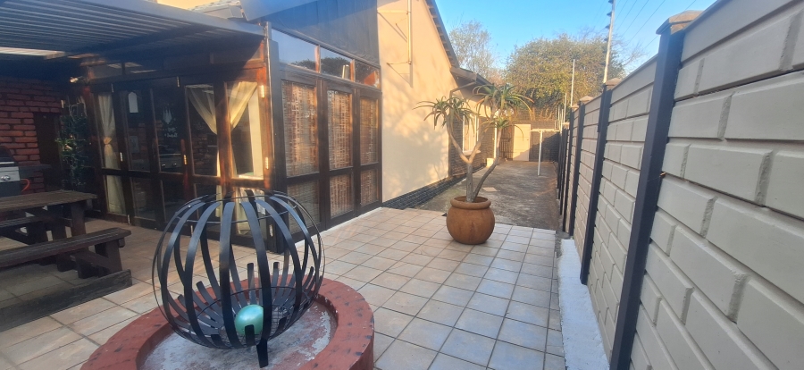 4 Bedroom Property for Sale in Breaunanda Gauteng