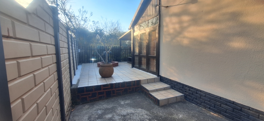 4 Bedroom Property for Sale in Breaunanda Gauteng