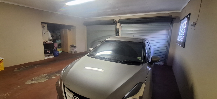 4 Bedroom Property for Sale in Breaunanda Gauteng