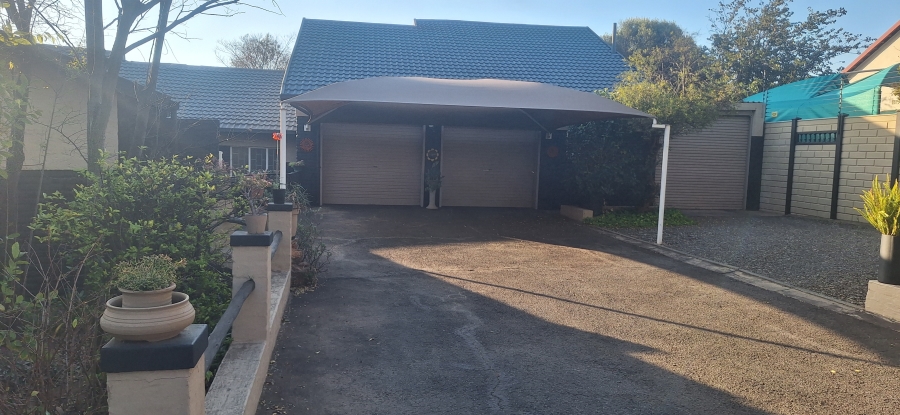 4 Bedroom Property for Sale in Breaunanda Gauteng