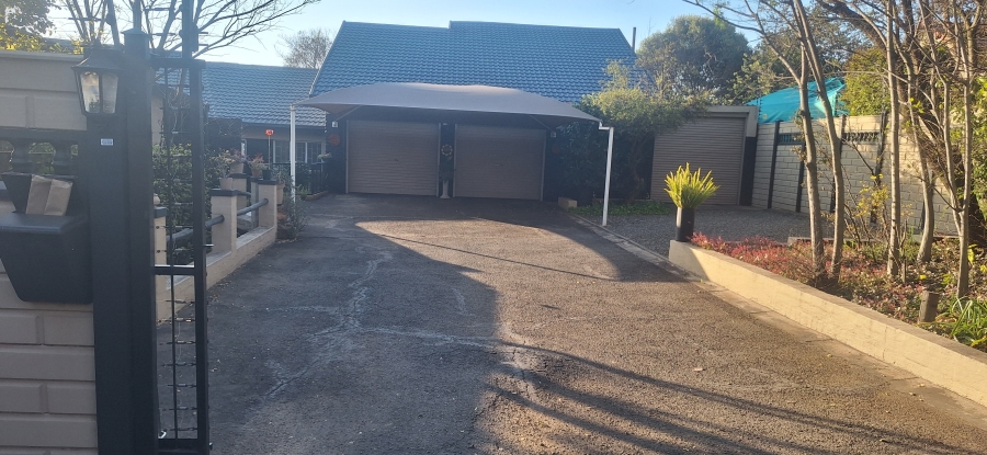 4 Bedroom Property for Sale in Breaunanda Gauteng