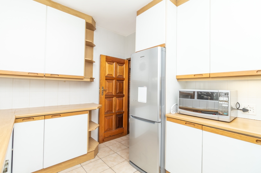 To Let 4 Bedroom Property for Rent in Sandown Gauteng