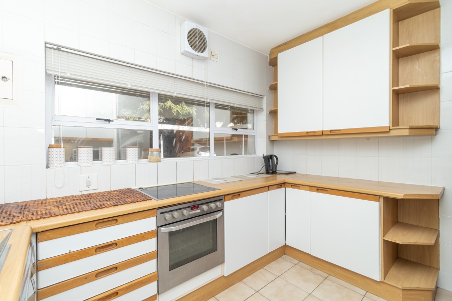 To Let 4 Bedroom Property for Rent in Sandown Gauteng