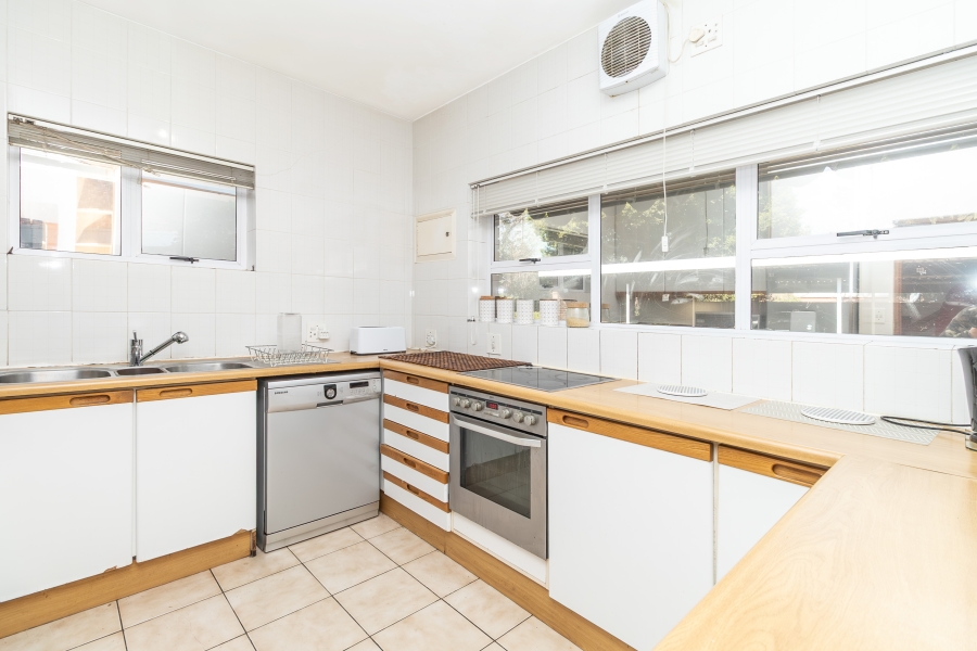 To Let 4 Bedroom Property for Rent in Sandown Gauteng