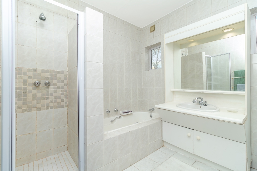 To Let 4 Bedroom Property for Rent in Sandown Gauteng
