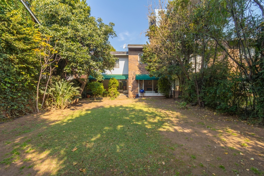 To Let 4 Bedroom Property for Rent in Sandown Gauteng