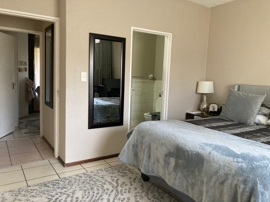 2 Bedroom Property for Sale in Willowbrook Gauteng