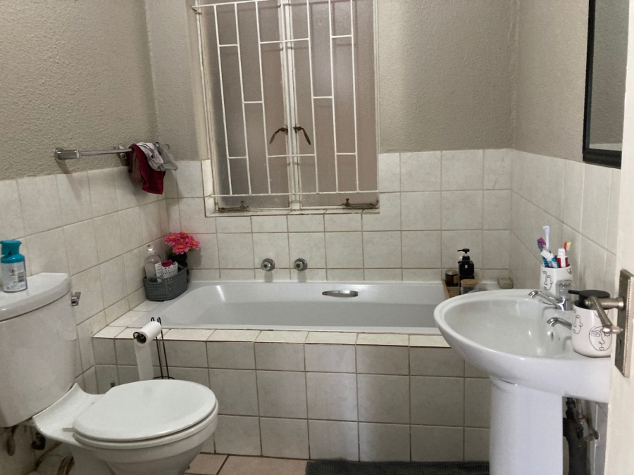 2 Bedroom Property for Sale in Willowbrook Gauteng
