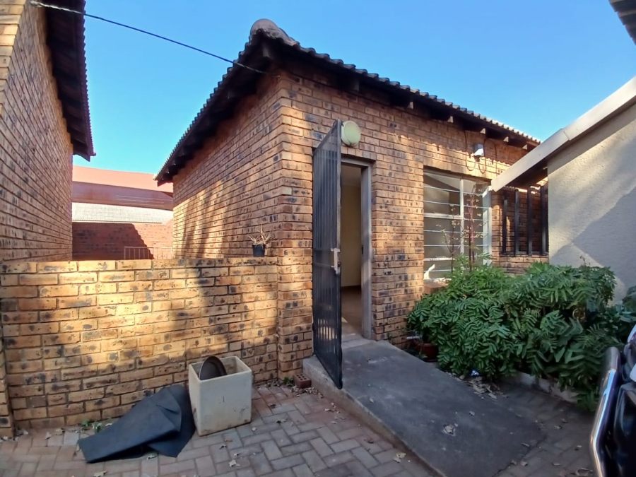 2 Bedroom Property for Sale in Greenhills Gauteng