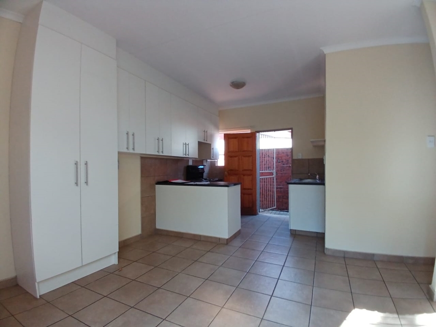 2 Bedroom Property for Sale in Greenhills Gauteng