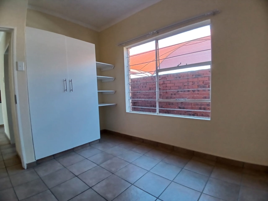 2 Bedroom Property for Sale in Greenhills Gauteng