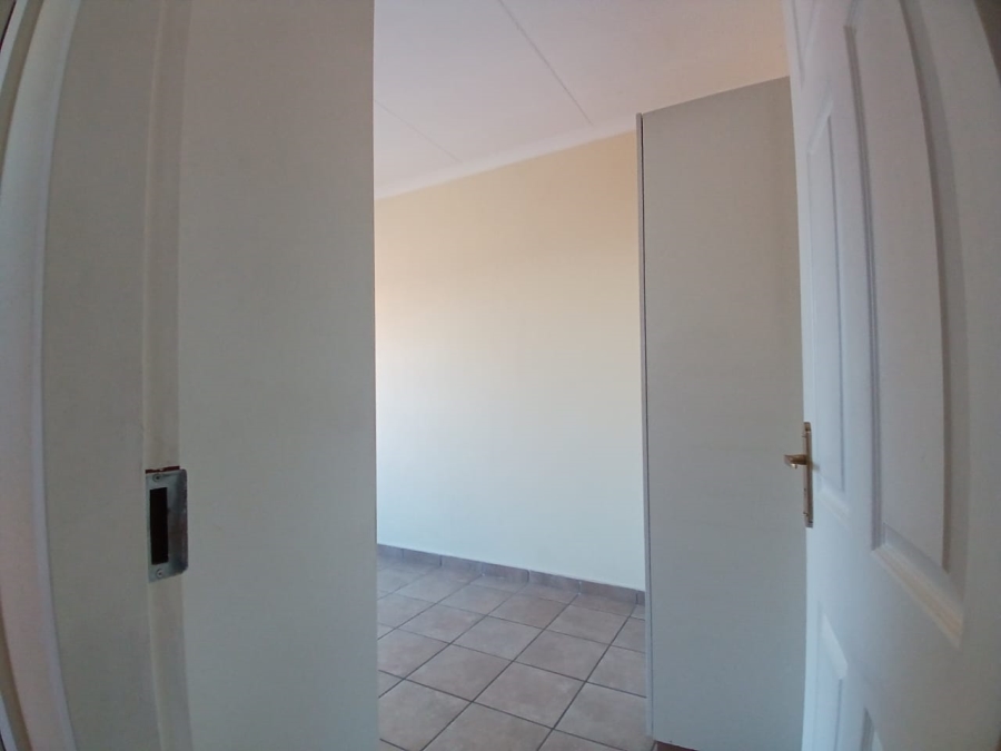 2 Bedroom Property for Sale in Greenhills Gauteng